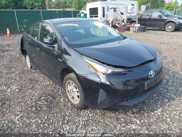 Toyota Prius Two 2016 JTDKBRFUXG3005622 Image 1