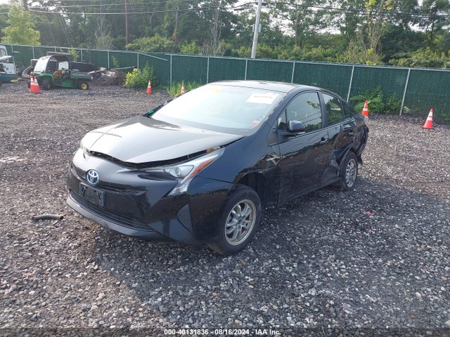 Toyota Prius Two 2016 JTDKBRFUXG3005622 Image 2
