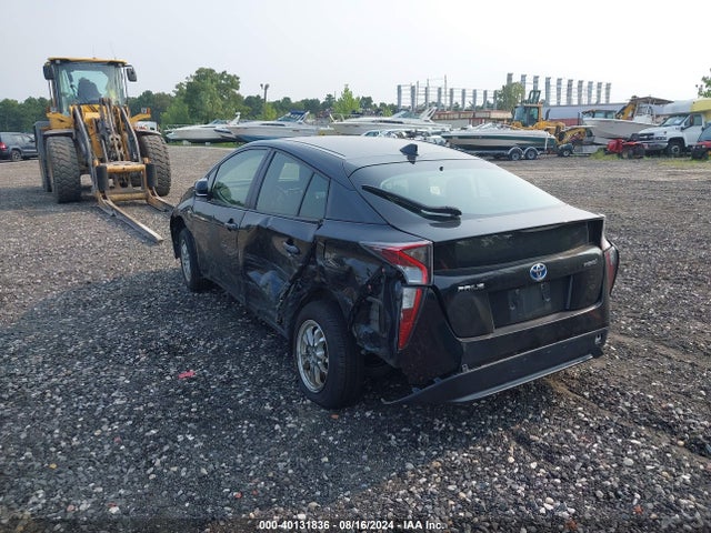 Toyota Prius Two 2016 JTDKBRFUXG3005622 Image 3