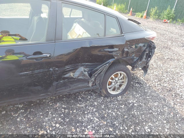 Toyota Prius Two 2016 JTDKBRFUXG3005622 Image 6