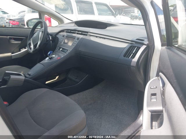 Toyota Prius Three 2015 JTDKN3DU9F1890395 Image 5
