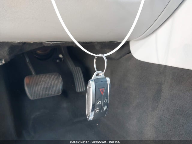 2011 JAGUAR XF SAJWA0GB8BLS07320 Photo 10