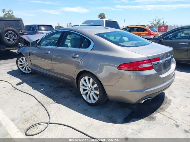 2011 JAGUAR XF SAJWA0GB8BLS07320 Photo 2