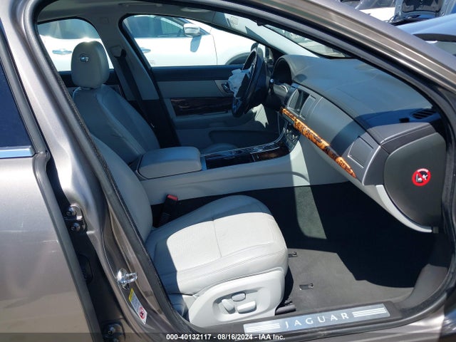 2011 JAGUAR XF SAJWA0GB8BLS07320 Photo 4