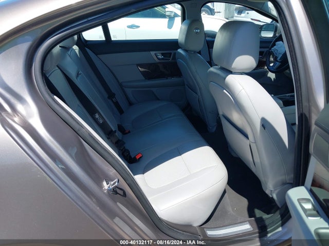 2011 JAGUAR XF SAJWA0GB8BLS07320 Photo 7