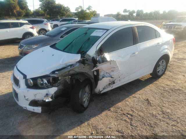 Chevrolet Sonic Lt Auto 2015 1G1JC5SH1F4145747 Image 2