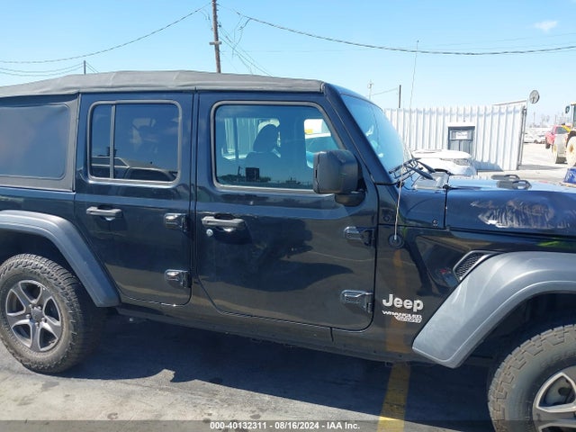 1C4HJXDG5JW165461 Jeep Wrangler Unlimited Sport S 4x4