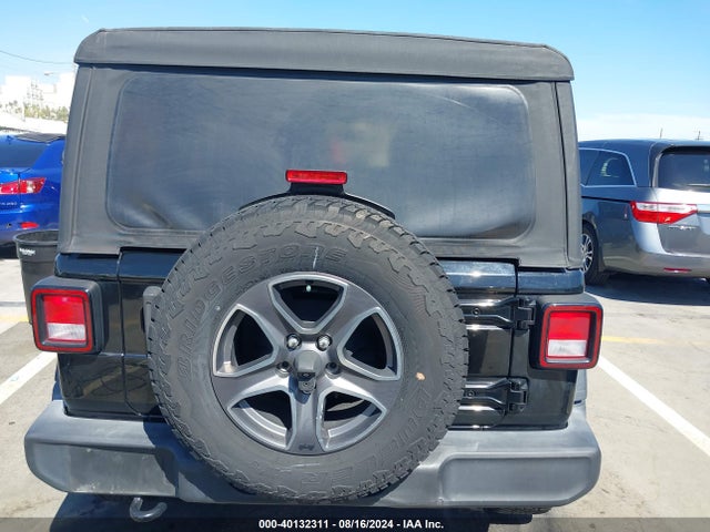 1C4HJXDG5JW165461 Jeep Wrangler Unlimited Sport S 4x4