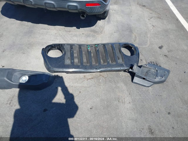 1C4HJXDG5JW165461 Jeep Wrangler Unlimited Sport S 4x4