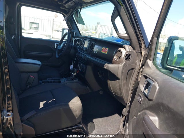 1C4HJXDG5JW165461 Jeep Wrangler Unlimited Sport S 4x4