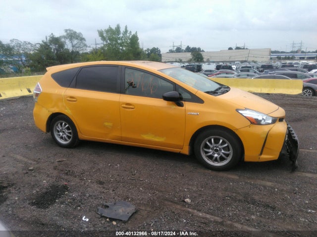 Toyota Prius V Two 2016 JTDZN3EU0GJ047233 Image 13