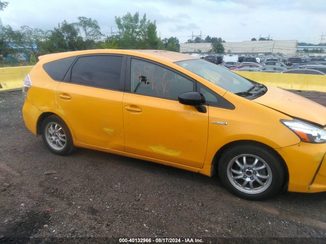 Toyota Prius V Two 2016 JTDZN3EU0GJ047233 Image 18
