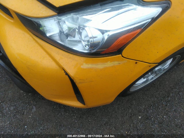 Toyota Prius V Two 2016 JTDZN3EU0GJ047233 Image 21