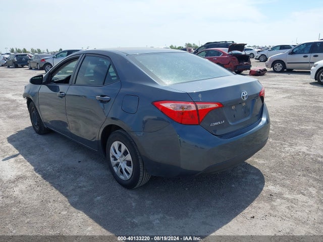 Toyota COROLLA L 2018 5YFBURHE9JP776765 Image 3