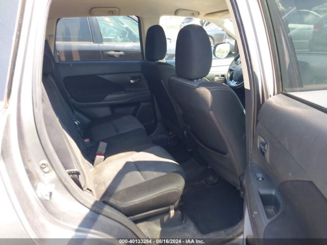 JA4AD3A33JJ003113 Mitsubishi Outlander Se