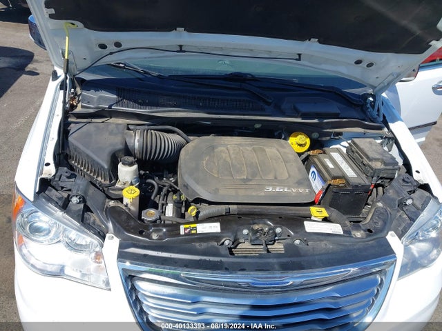 2C4RC1GGXFR711047 Chrysler Town & Country Limited Platinum