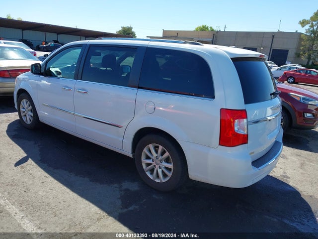 2C4RC1GGXFR711047 Chrysler Town & Country Limited Platinum