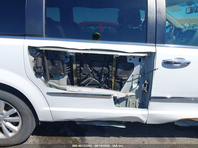 2C4RC1GGXFR711047 Chrysler Town & Country Limited Platinum