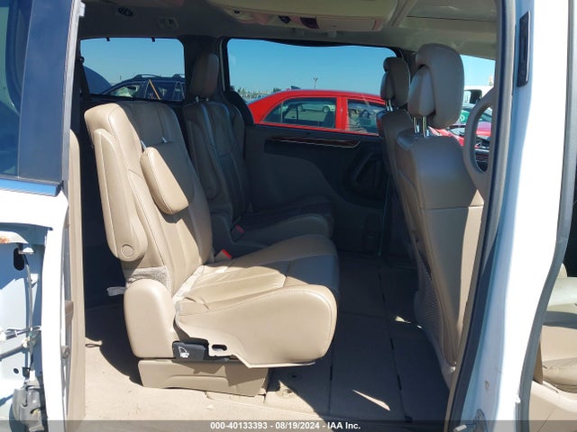 2C4RC1GGXFR711047 Chrysler Town & Country Limited Platinum