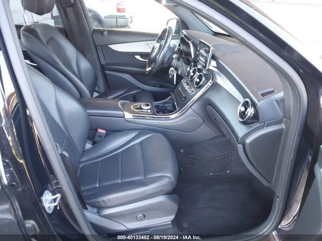 WDC0G4KB1KF640102 Mercedes-Benz Glc 300 4matic