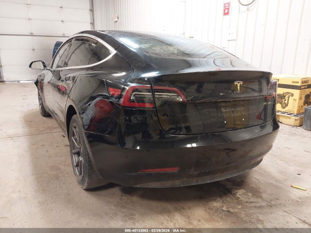 2018 TESLA MODEL 3 5YJ3E1EA8JF151984 Photo 2