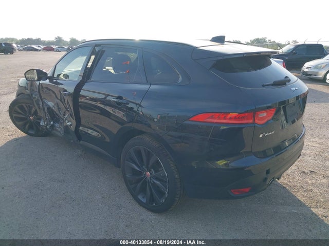 2018 JAGUAR F-PACE SADCK2GX4JA294749 Photo 2