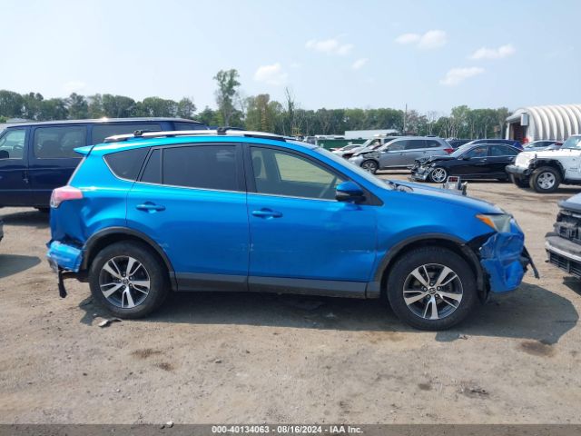 JTMRFREV6HJ105825 Toyota Rav4 Xle