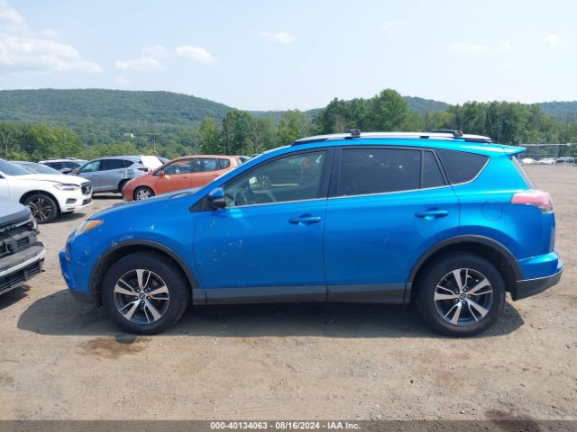 JTMRFREV6HJ105825 Toyota Rav4 Xle