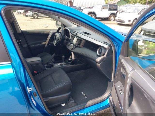 JTMRFREV6HJ105825 Toyota Rav4 Xle