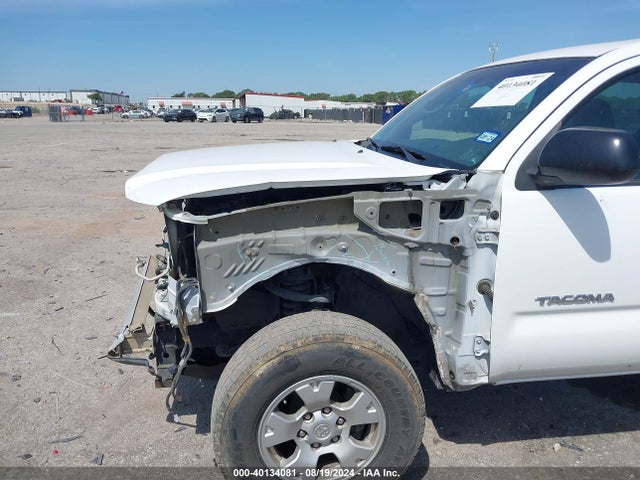 Toyota Tacoma Base V6 2015 3TMLU4EN3FM165110 Image 18