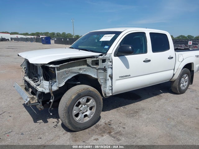 Toyota Tacoma Base V6 2015 3TMLU4EN3FM165110 Image 2
