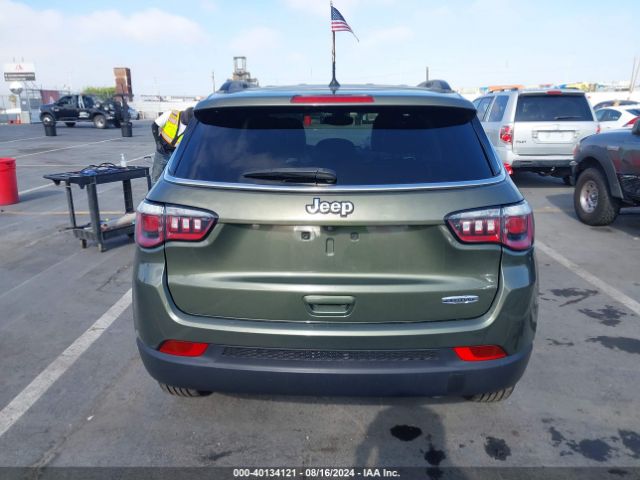 3C4NJCBB5JT425284 Jeep Compass Latitude Fwd