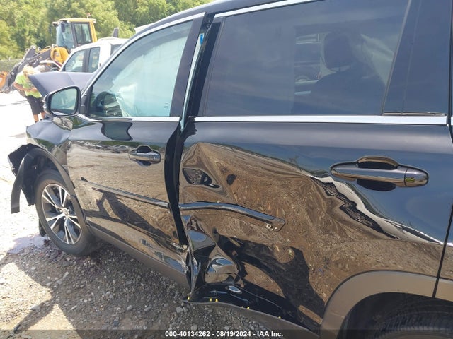 5TDZZRFH4KS359592 Toyota Highlander Le