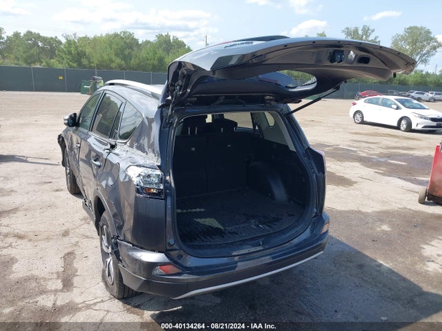 Toyota Rav4 Xle 2018 JTMWFREV8JJ188408 Image 3