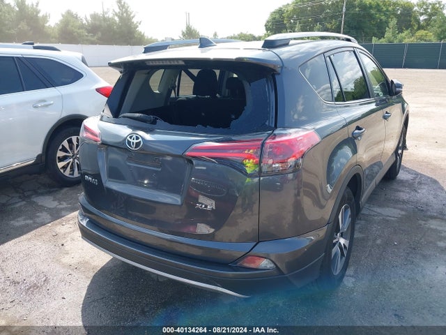 Toyota Rav4 Xle 2018 JTMWFREV8JJ188408 Image 4