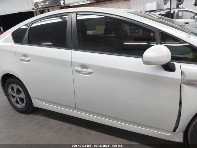 Toyota Prius Two 2015 JTDKN3DU0F0478498 Image 13