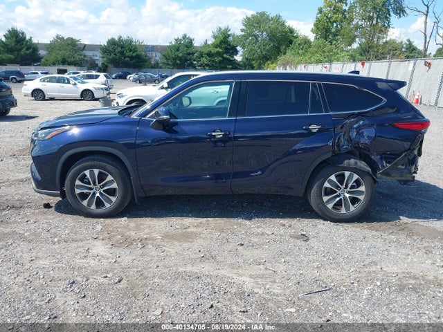 Toyota Highlander Xle 2022 5TDGZRBH2NS569061 Image 14