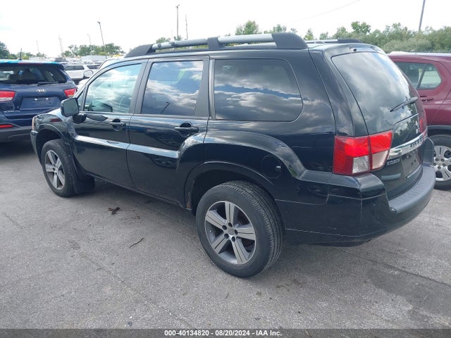 2011 MITSUBISHI ENDEAVOR 4A4JN3AS2BE015847 Photo 2