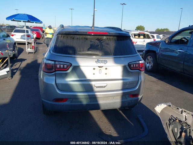 3C4NJCCB1JT461472 Jeep Compass Limited Fwd
