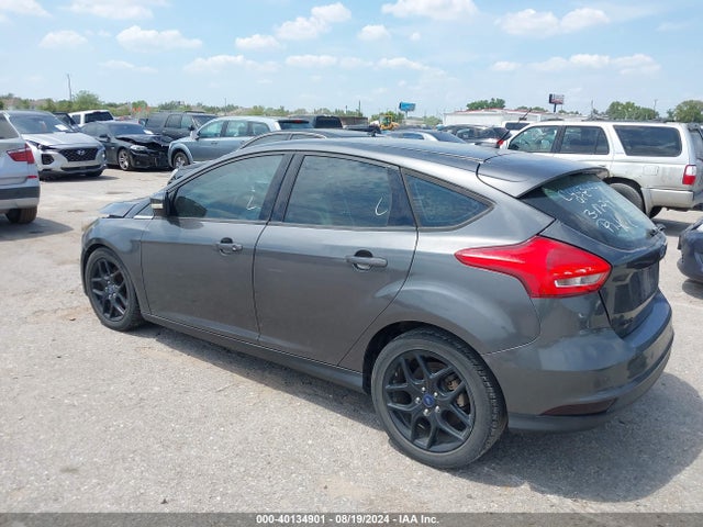 Ford FOCUS SE 2016 1FADP3K25GL395031 Image 3