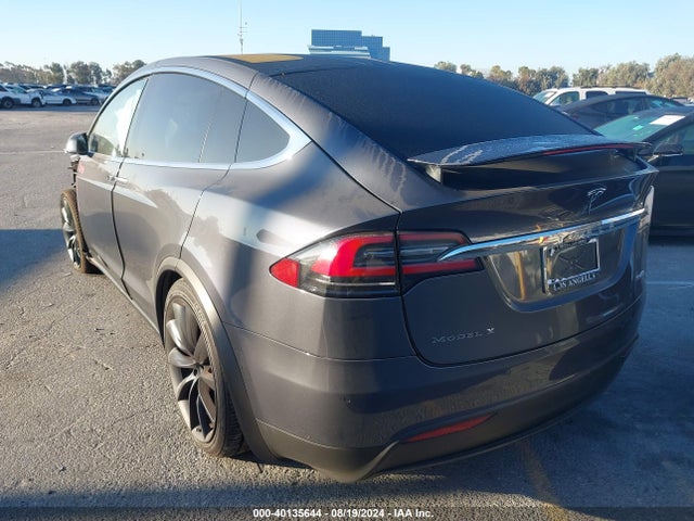 2017 TESLA MODEL X 5YJXCBE46HF052808 Photo 2