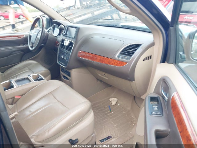 2C4RC1GG1FR579179 Chrysler Town & Country Limited Platinum