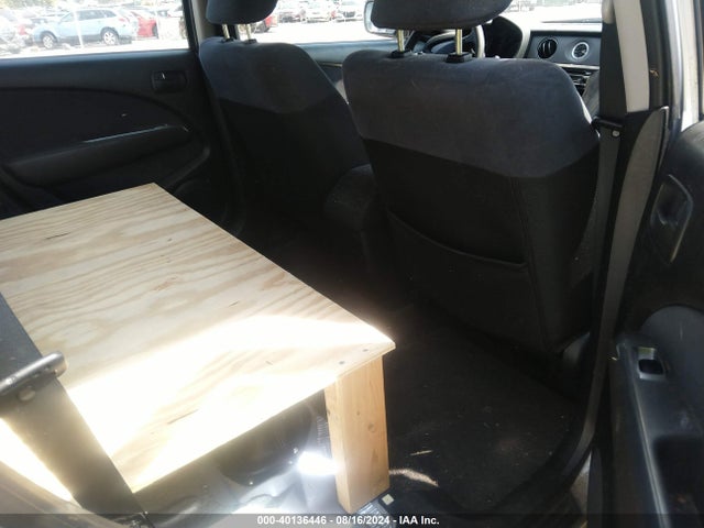 2004 MITSUBISHI OUTLANDER JA4LZ31F74U045131 Photo 7