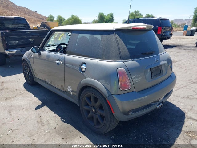2004 MINI COOPER S WMWRE334X4TD76489 Photo 2