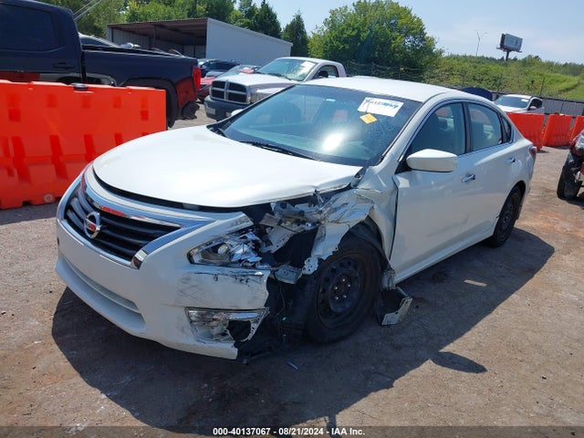 Nissan Altima 2.5 S 2015 1N4AL3AP5FN324068 Image 2