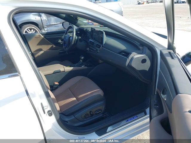 58AEA1C1XRU043753 Lexus Es 300h Luxury