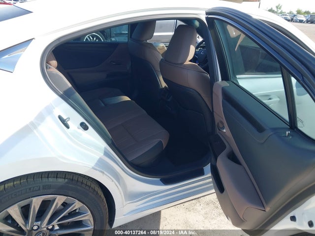 58AEA1C1XRU043753 Lexus Es 300h Luxury