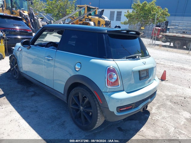 2012 MINI COOPER S WMWSV3C58CTY18448 Photo 2