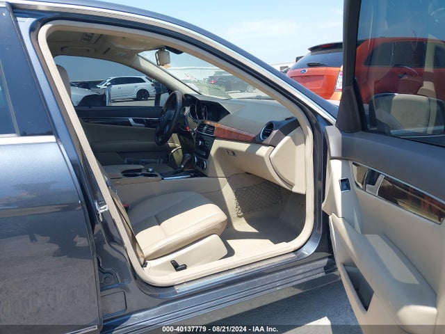 WDDGF4HB1ER308832 Mercedes-Benz C 250