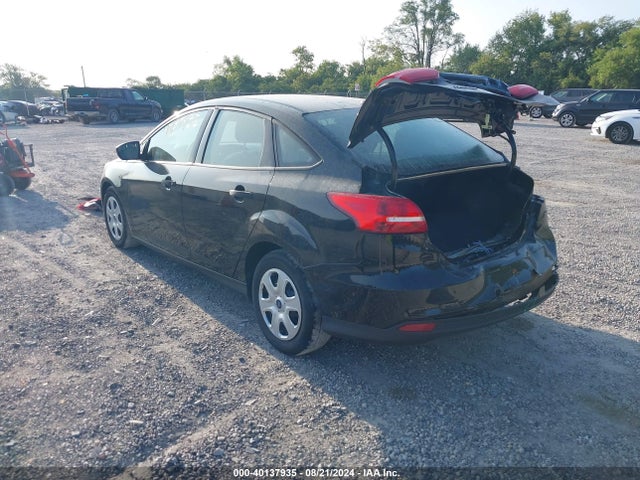 Ford FOCUS S 2017 1FADP3E26HL229226 Image 3